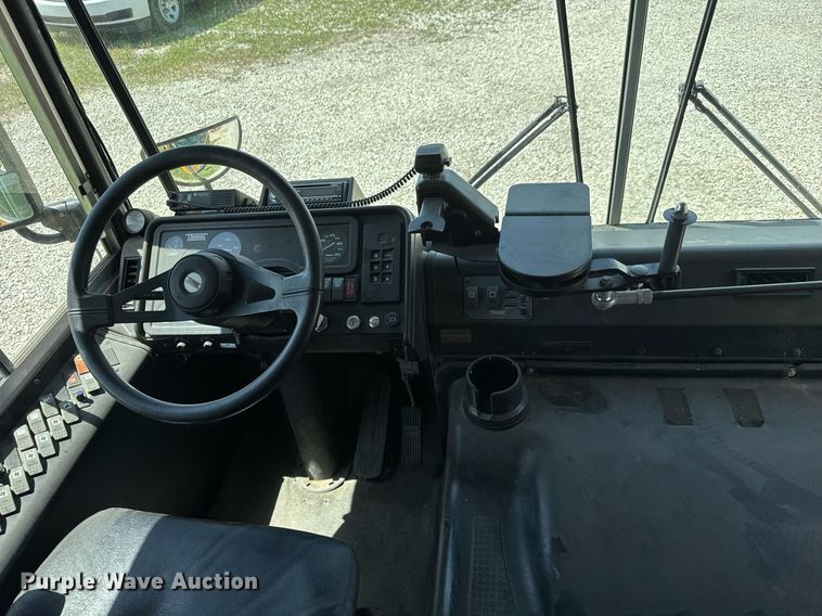 image for item EQ1403 2005 Thomas Built Saf-T-Liner MVP EF school bus