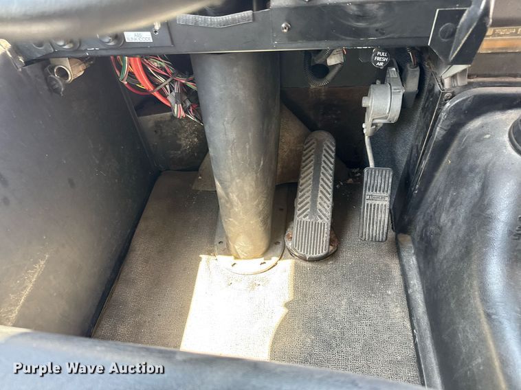 image for item EQ1403 2005 Thomas Built Saf-T-Liner MVP EF school bus