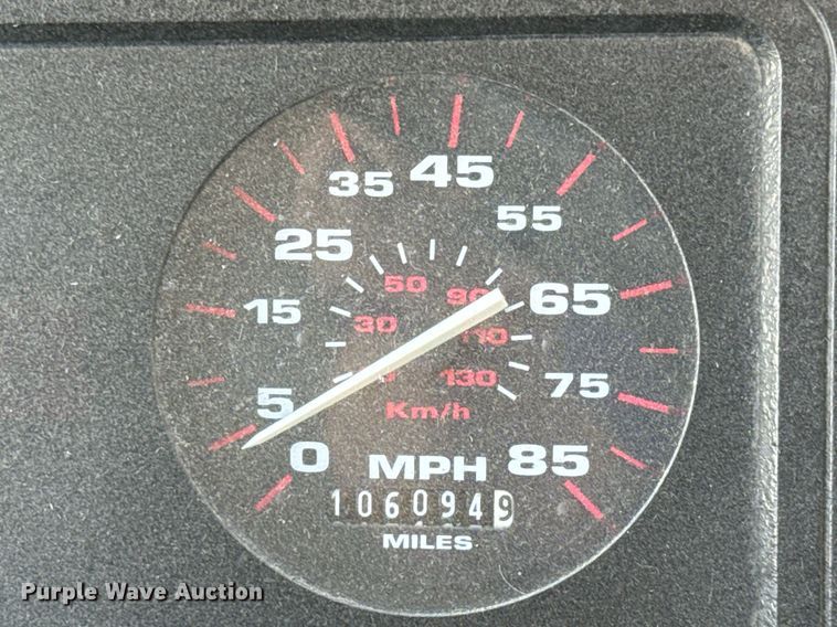 image for item EQ1403 2005 Thomas Built Saf-T-Liner MVP EF school bus