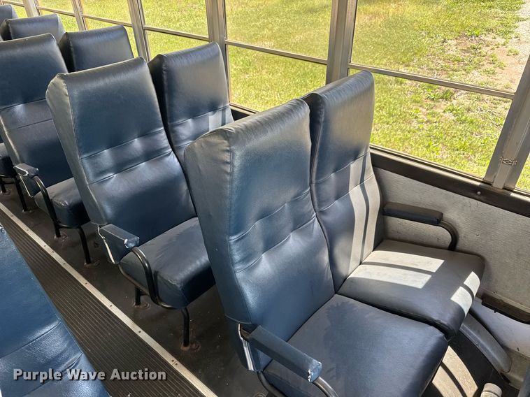 image for item EQ1403 2005 Thomas Built Saf-T-Liner MVP EF school bus