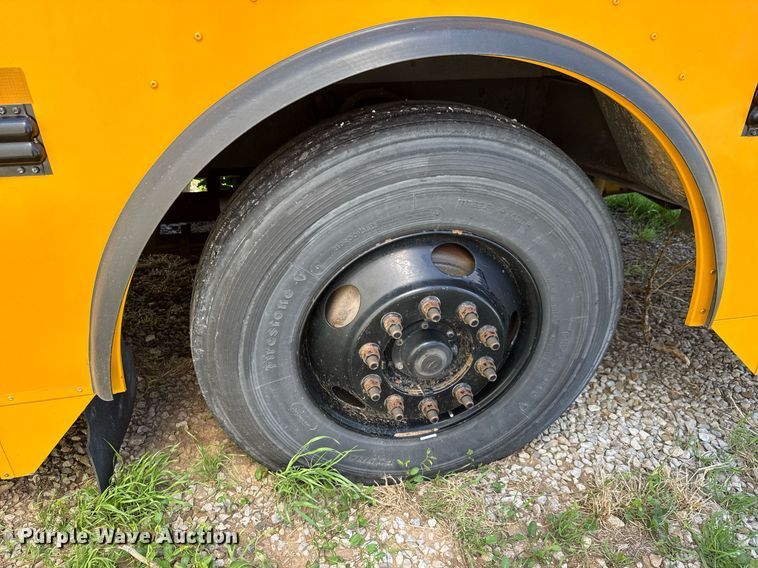 image for item EQ1403 2005 Thomas Built Saf-T-Liner MVP EF school bus