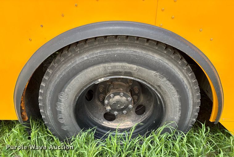 image for item EQ1403 2005 Thomas Built Saf-T-Liner MVP EF school bus