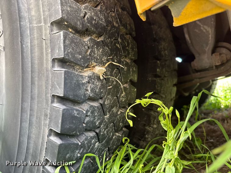 image for item EQ1403 2005 Thomas Built Saf-T-Liner MVP EF school bus