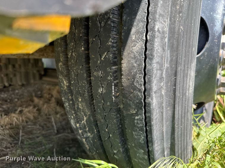 image for item EQ1403 2005 Thomas Built Saf-T-Liner MVP EF school bus