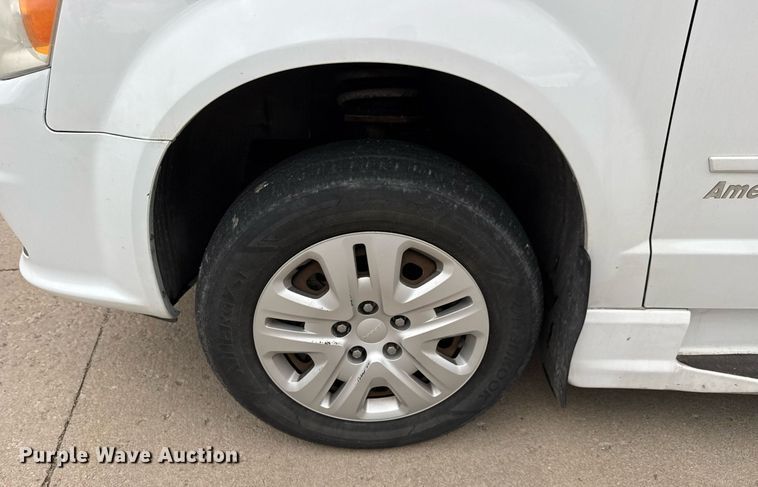 image for item EQ1451 2014 Dodge Grand Caravan handicap accessible van