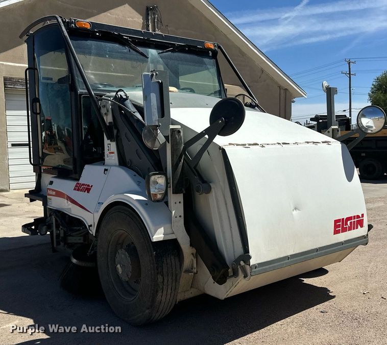 image for item EQ4647 2011 Elgin Pelican Series NP street sweeper