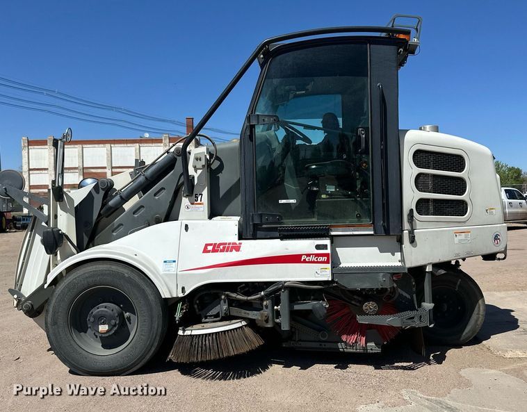 image for item EQ4647 2011 Elgin Pelican Series NP street sweeper