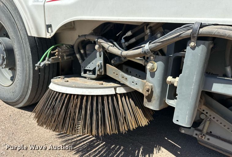 image for item EQ4647 2011 Elgin Pelican Series NP street sweeper