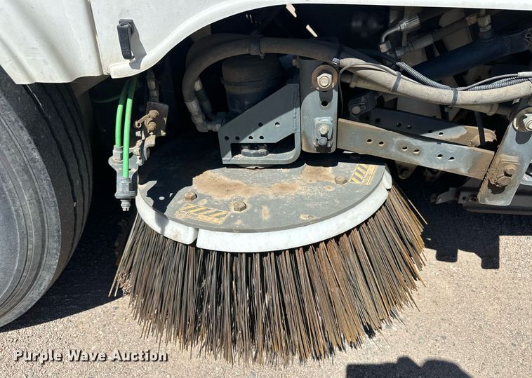 image for item EQ4647 2011 Elgin Pelican Series NP street sweeper