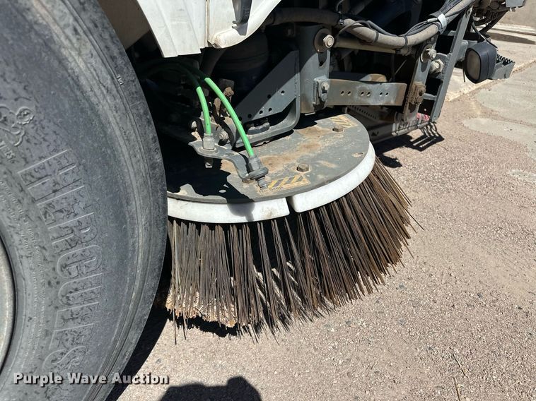 image for item EQ4647 2011 Elgin Pelican Series NP street sweeper