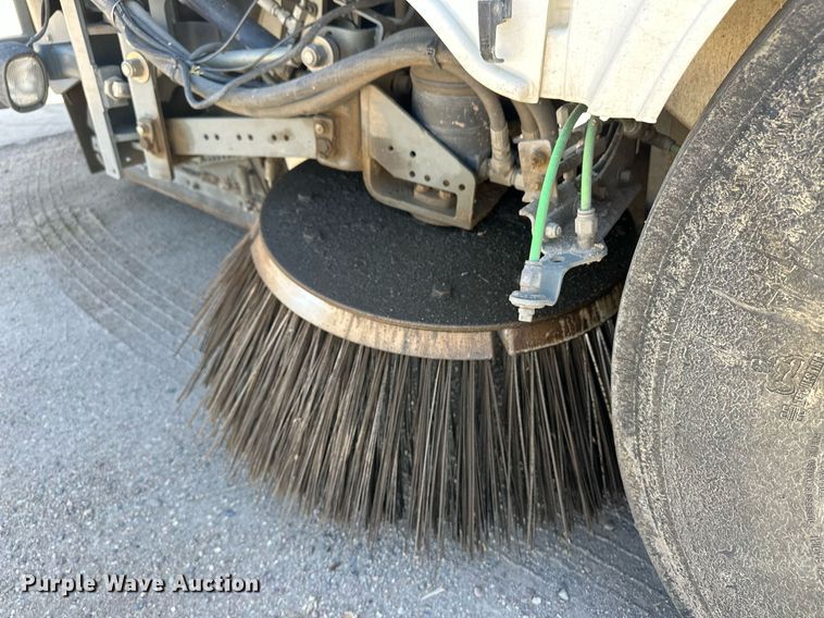 image for item EQ4647 2011 Elgin Pelican Series NP street sweeper
