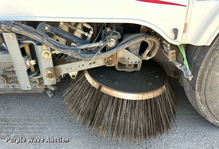 image for item EQ4647 2011 Elgin Pelican Series NP street sweeper