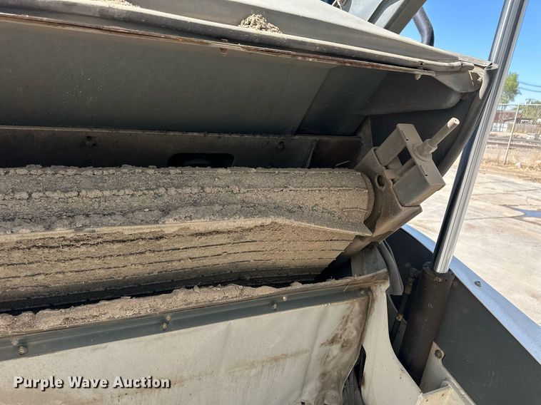 image for item EQ4647 2011 Elgin Pelican Series NP street sweeper