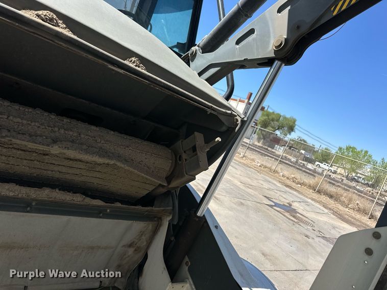 image for item EQ4647 2011 Elgin Pelican Series NP street sweeper