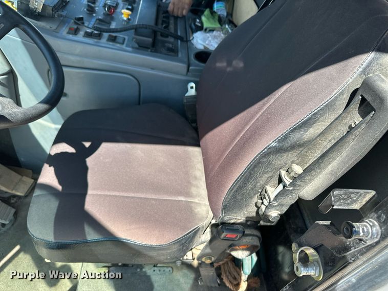 image for item EQ4647 2011 Elgin Pelican Series NP street sweeper