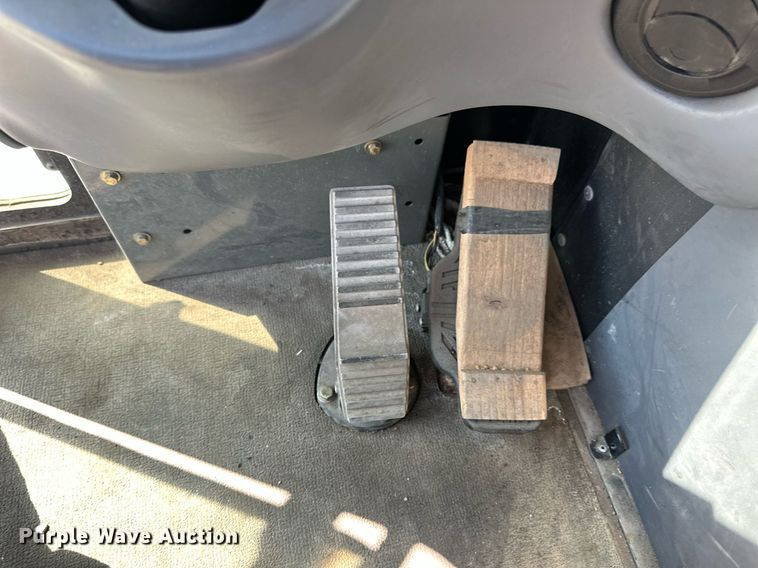 image for item EQ4647 2011 Elgin Pelican Series NP street sweeper