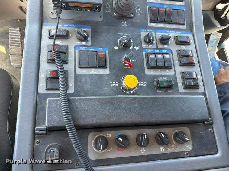 image for item EQ4647 2011 Elgin Pelican Series NP street sweeper