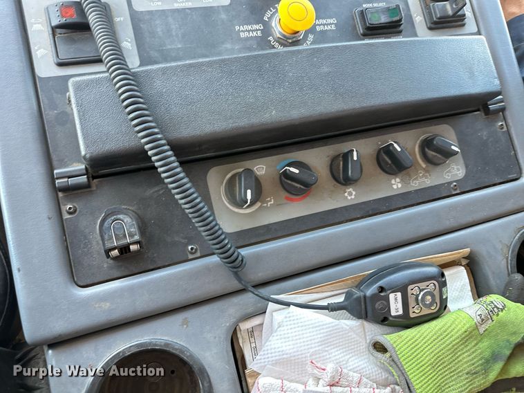 image for item EQ4647 2011 Elgin Pelican Series NP street sweeper