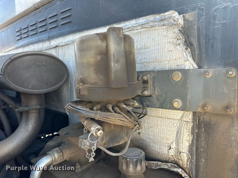 image for item EQ4647 2011 Elgin Pelican Series NP street sweeper