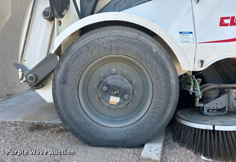 image for item EQ4647 2011 Elgin Pelican Series NP street sweeper
