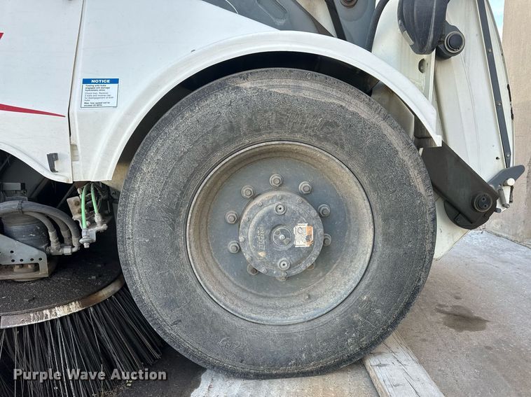 image for item EQ4647 2011 Elgin Pelican Series NP street sweeper