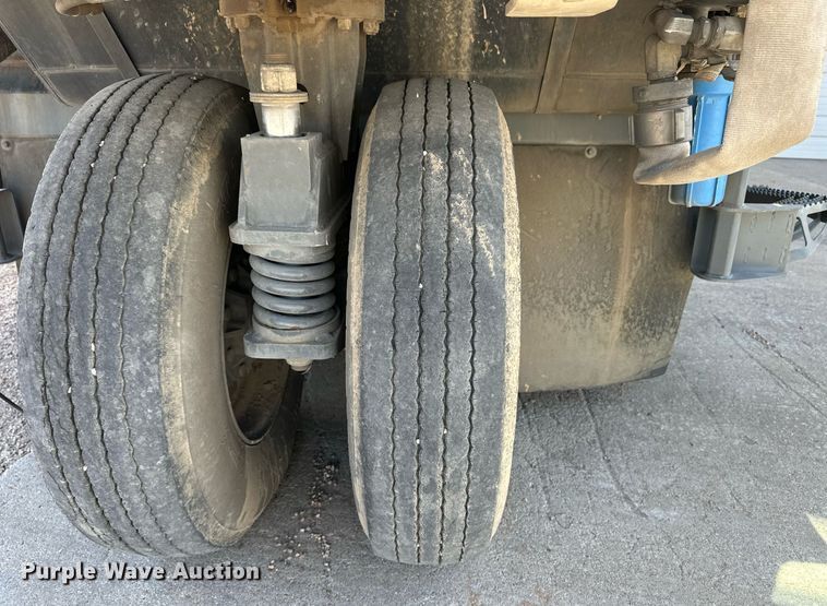 image for item EQ4647 2011 Elgin Pelican Series NP street sweeper