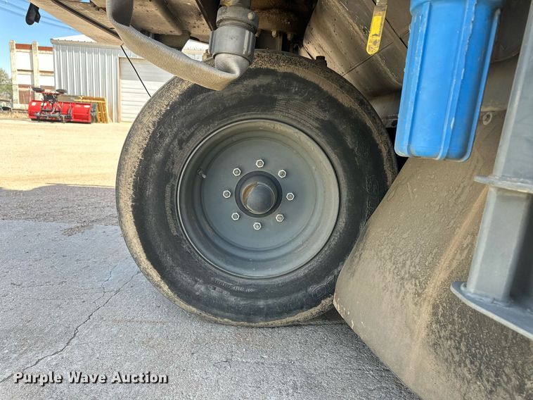 image for item EQ4647 2011 Elgin Pelican Series NP street sweeper