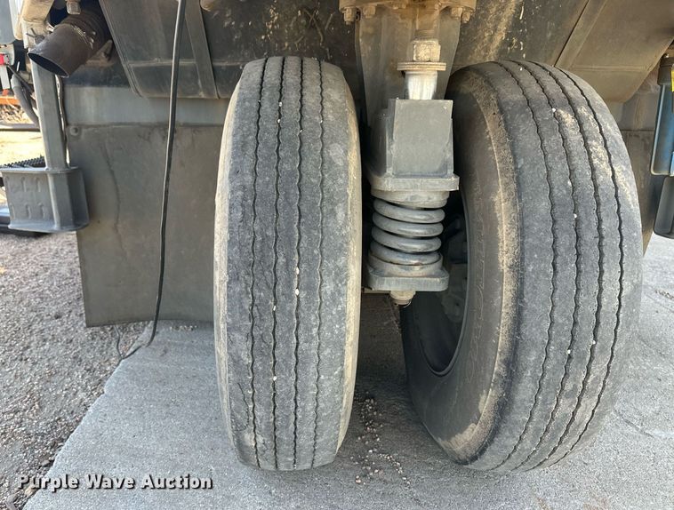 image for item EQ4647 2011 Elgin Pelican Series NP street sweeper