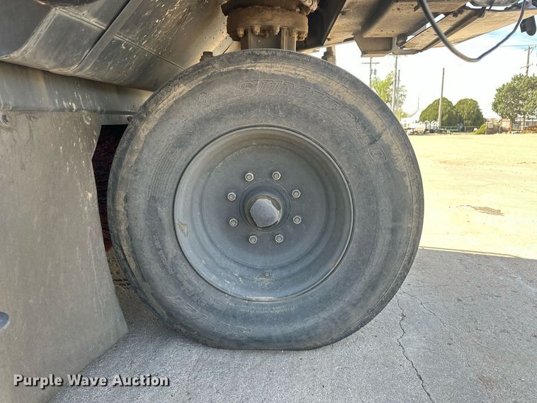 image for item EQ4647 2011 Elgin Pelican Series NP street sweeper