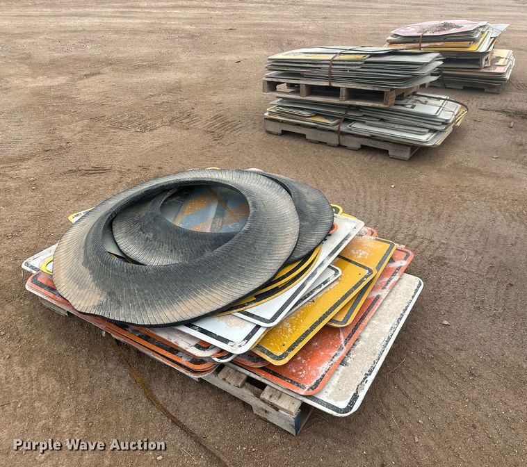 image for item ER5215 (3) pallets of road signs