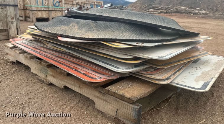 image for item ER5215 (3) pallets of road signs