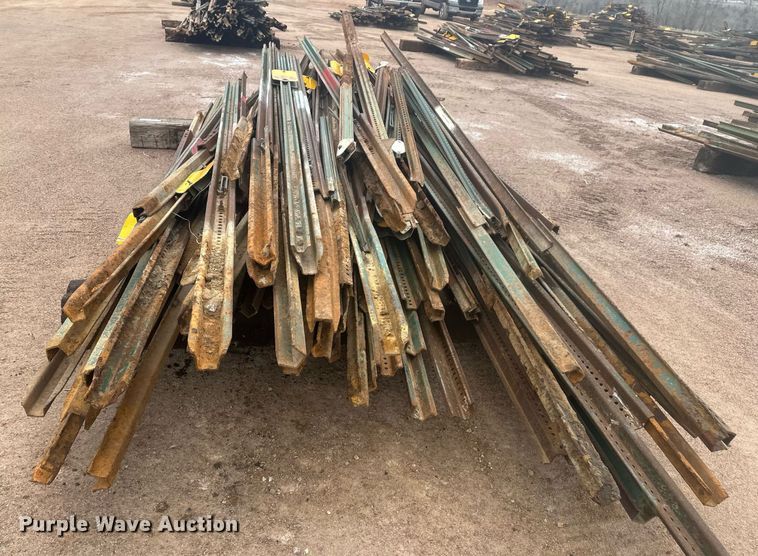 image for item ER5222 (5) pallets of posts