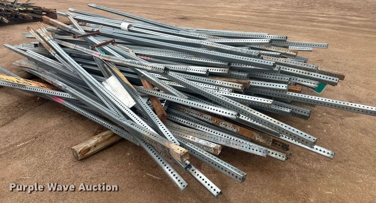 image for item ER5222 (5) pallets of posts
