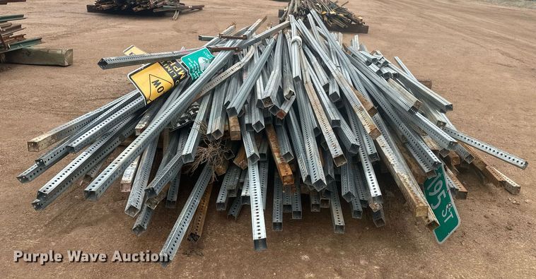 image for item ER5222 (5) pallets of posts