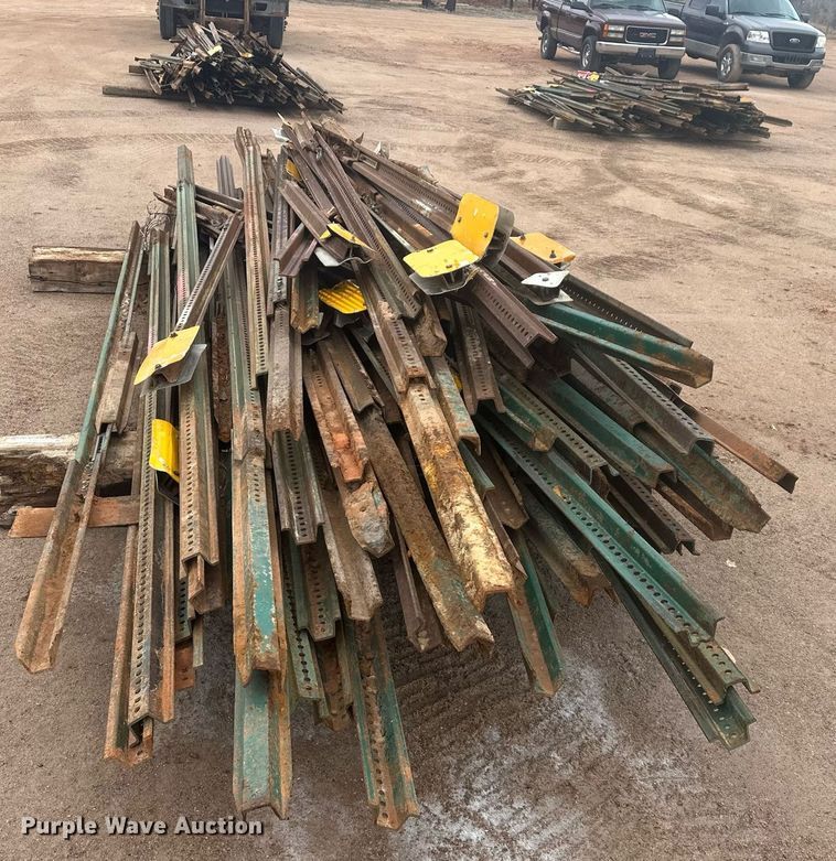 image for item ER5223 (5) pallets of posts