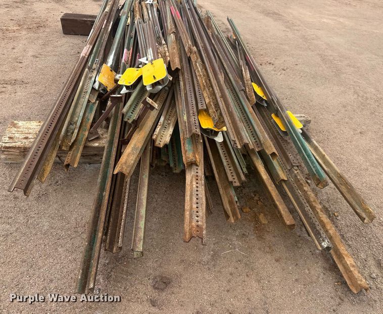 image for item ER5223 (5) pallets of posts