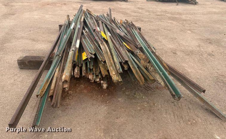 image for item ER5223 (5) pallets of posts