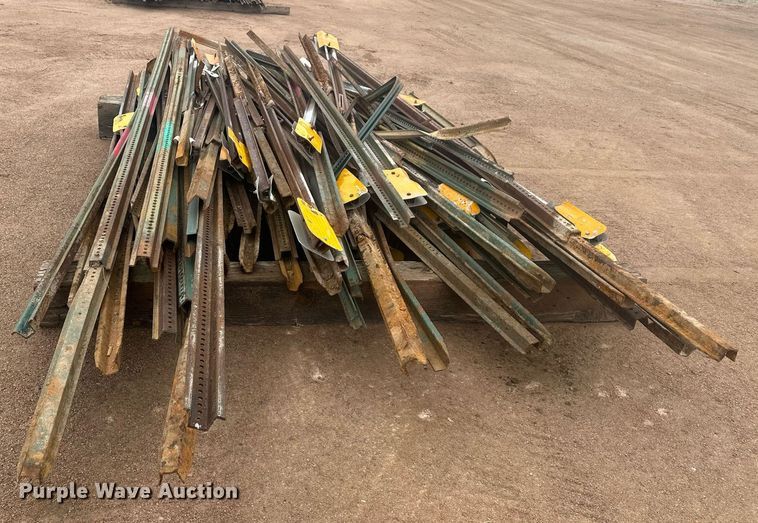 image for item ER5223 (5) pallets of posts