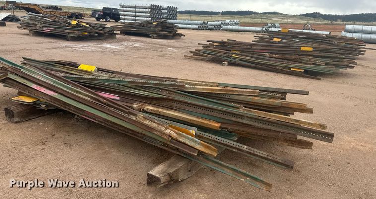 image for item ER5223 (5) pallets of posts