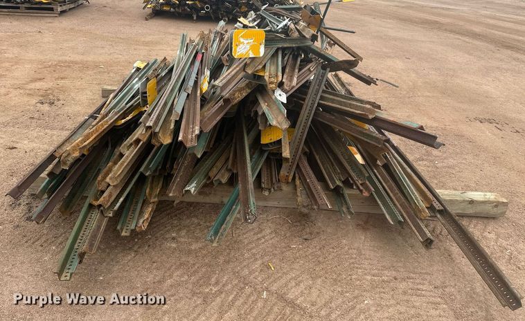 image for item ER5224 (5) pallets of posts