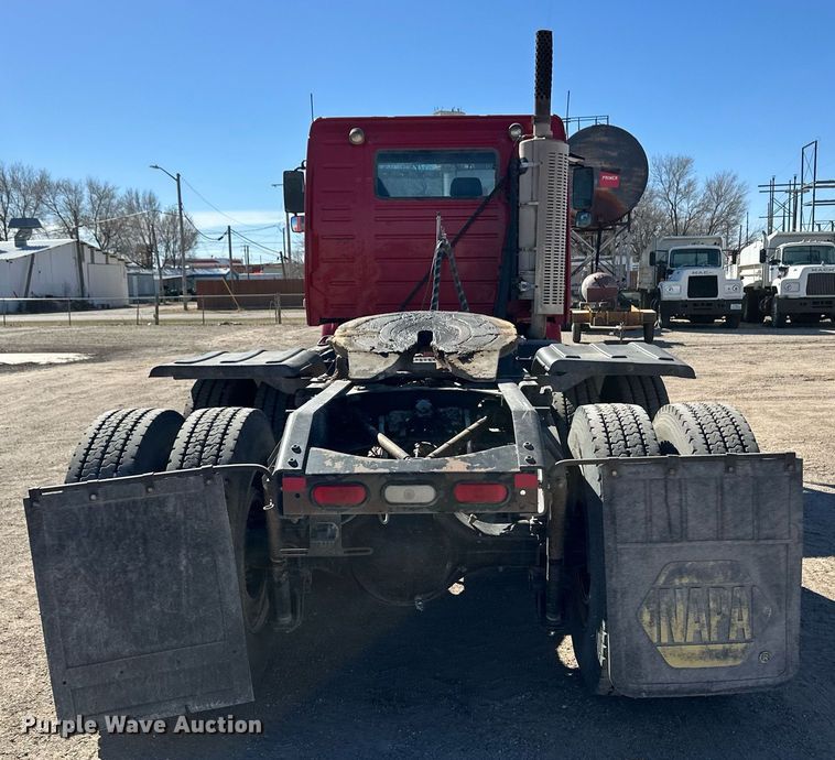 image for item ER8896 2009 Volvo D13 semi truck