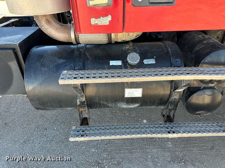 image for item ER8896 2009 Volvo D13 semi truck