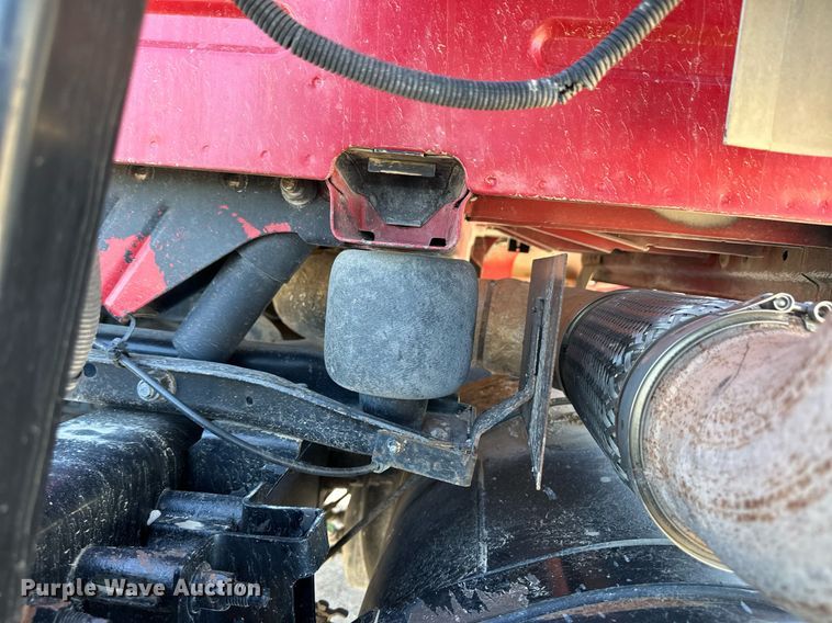 image for item ER8896 2009 Volvo D13 semi truck