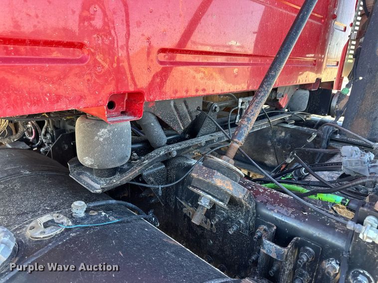 image for item ER8896 2009 Volvo D13 semi truck