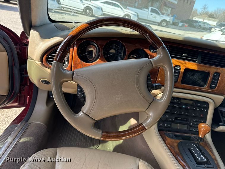 image for item NO9645 2000 Jaguar XK8 convertible