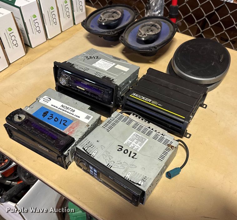 image for item NO9739 (4) radios