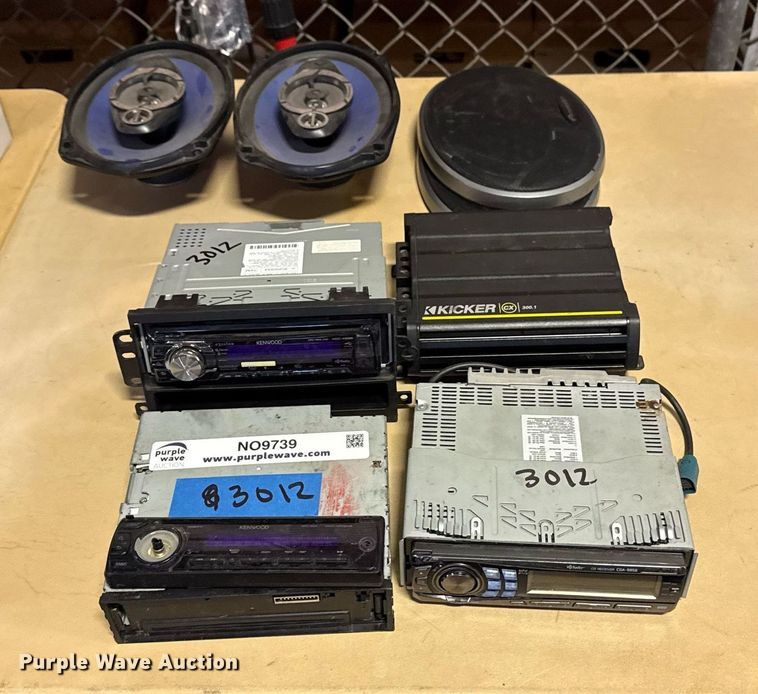 image for item NO9739 (4) radios