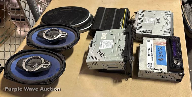 image for item NO9739 (4) radios