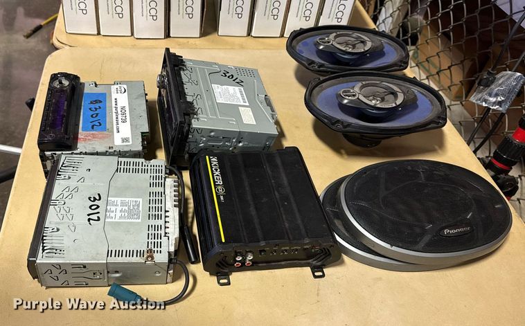 image for item NO9739 (4) radios