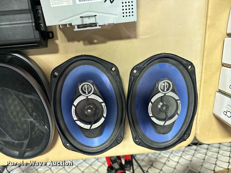 image for item NO9739 (4) radios